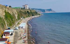 Галечный пляж Анапы на улице Тургенева