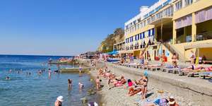 Пляж рядом с санаторием «Малая бухта»