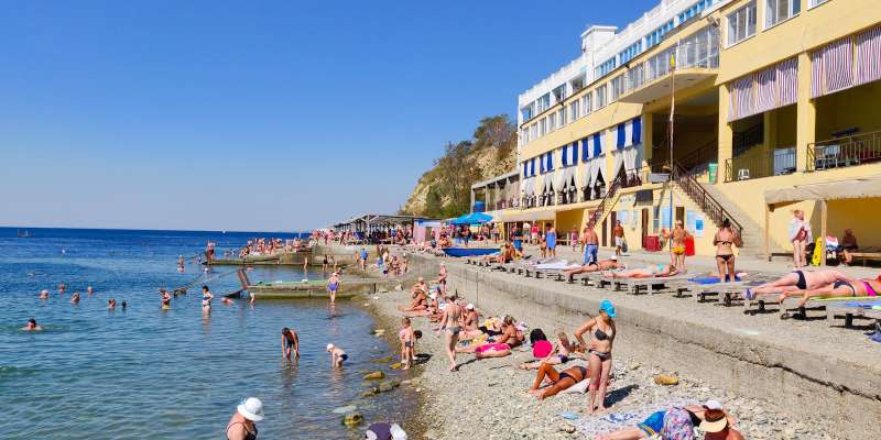 Пляж рядом с санаторием «Малая бухта»