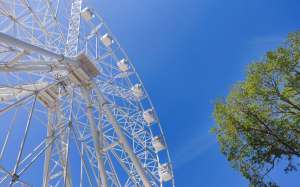 Колесо обозрения в центре Анапы